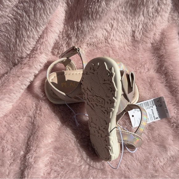 NWT Toddler Girl Iridescent Bow Sandals – Size 5 (Children’s Place) - Picture 3 of 3